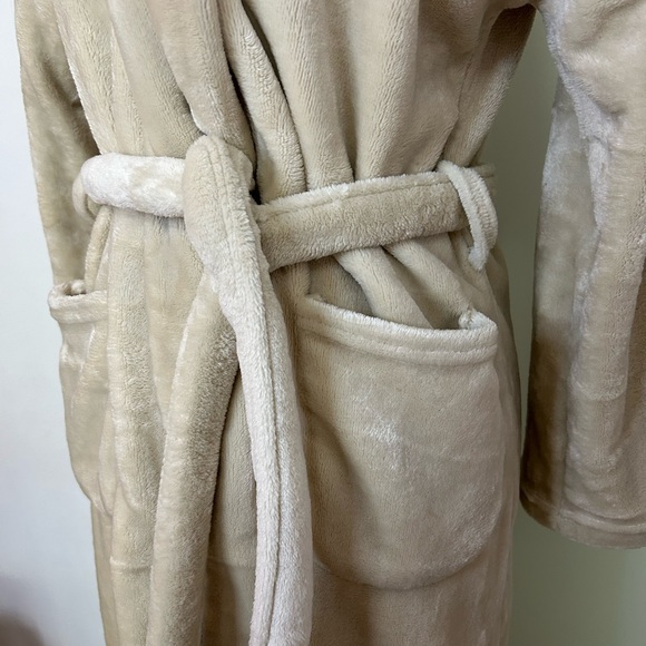 Summer and Rose Robe - Picture 2 of 4